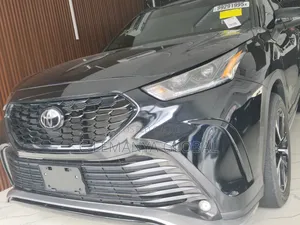 Toyota Highlander XSE 2022 Blue
