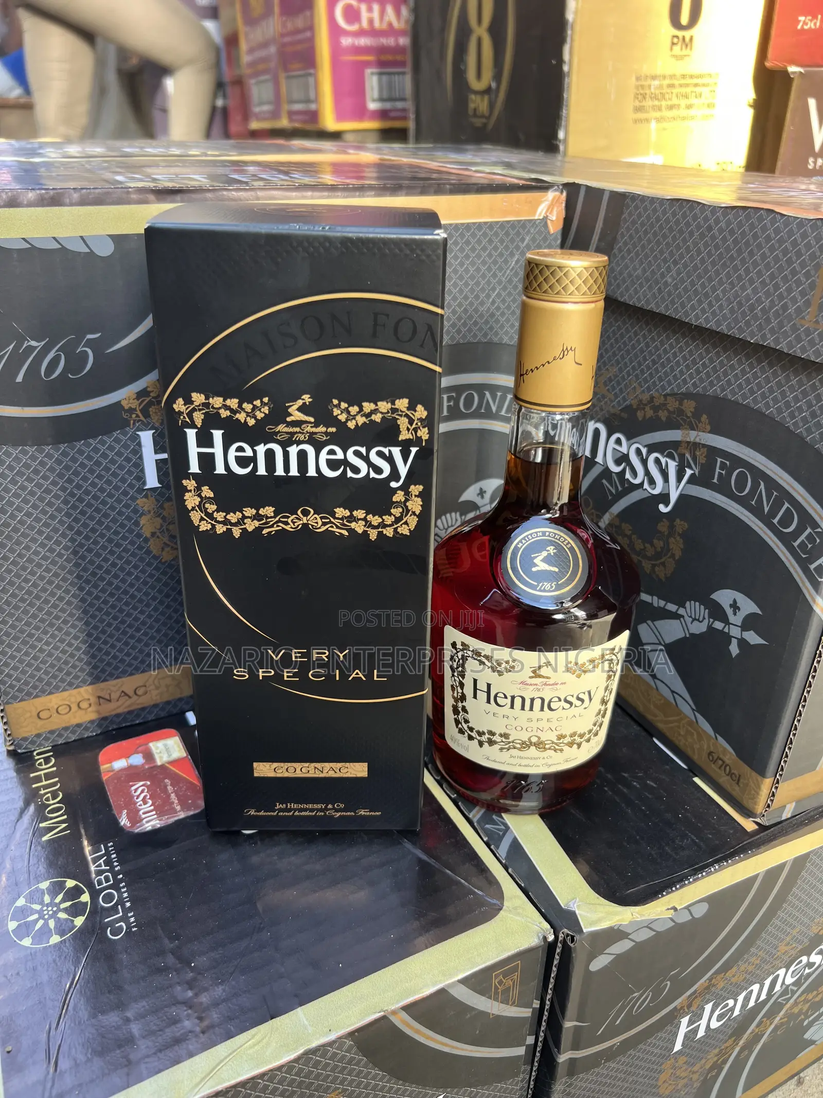 Hennessy VS by 12 Bottles