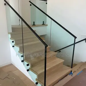 Custom Clear Glass Stair Railings With Black Coated Accesories