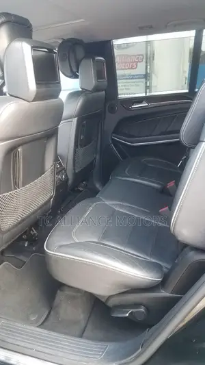 Mercedes-Benz GL-Class GL550 4MATIC 4dr SUV AWD (4.7L 8cyl Turbo 7A)