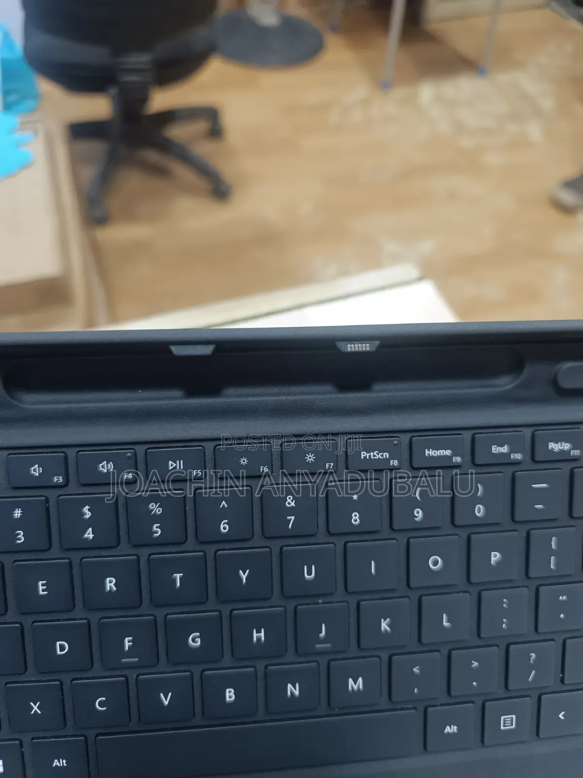 Surface Pro Detachable Keyboard Model 1864 Magnetic Type Cover