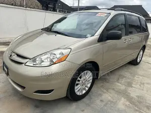 Toyota Sienna LE 7 Passenger 2010 Gold