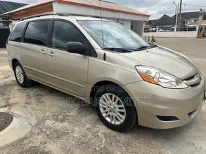 Toyota Sienna LE 7 Passenger 2010 Gold