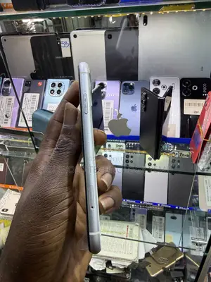Apple iPhone 11 64 GB White