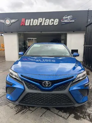 Toyota Camry SE (2.5L 4cyl 8A) 2019 Blue