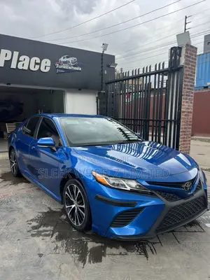 Toyota Camry SE (2.5L 4cyl 8A) 2019 Blue