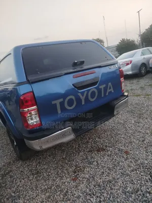 Toyota Hilux 2013 Blue