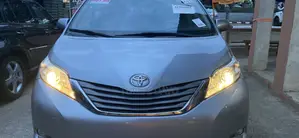 Toyota Sienna XLE AWD 7-Passenger 2013 Silver