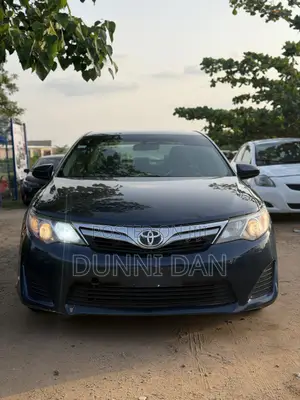 Toyota Camry LE 4dr Sedan w/Prod. End 11/13 (2.5L 4cyl 6A) 2014 Blue