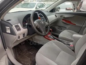 Toyota Corolla LE 4dr Sedan (1.8L 4cyl 4A) 2012 Gray
