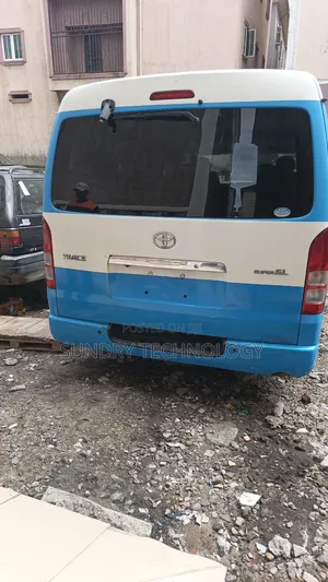 Toyota HiAce 2012 White