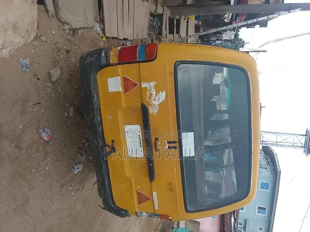 Toyota HiAce 2013 Yellow