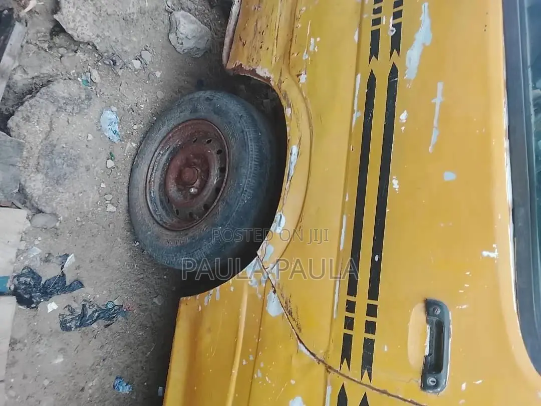 Toyota HiAce 2013 Yellow