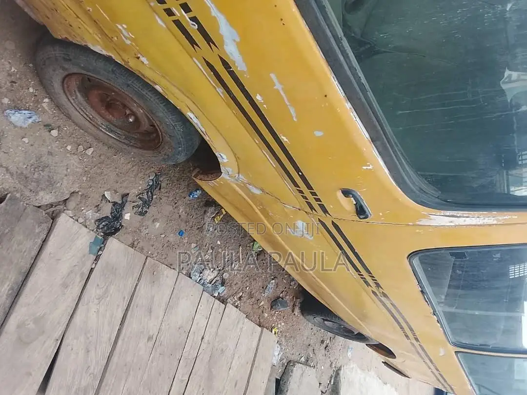 Toyota HiAce 2013 Yellow