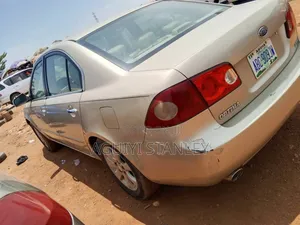 Car Optima V6