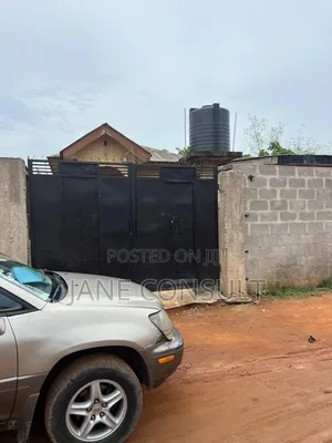 5bdrm Bungalow in Off Ikola Road, Ipaja / Ipaja for sale