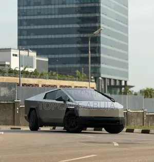 Tesla Cybertruck Cyberbeast AWD 2025 Silver