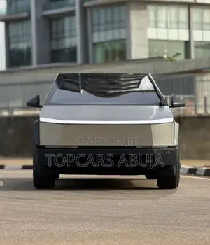 Tesla Cybertruck Cyberbeast AWD 2025 Silver