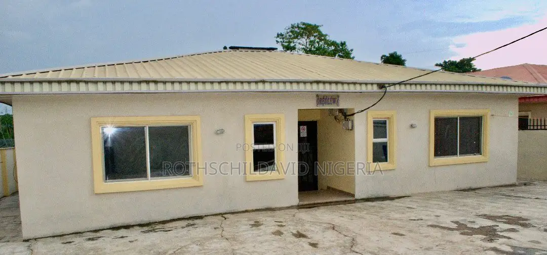 12 Rooms Student Hostel