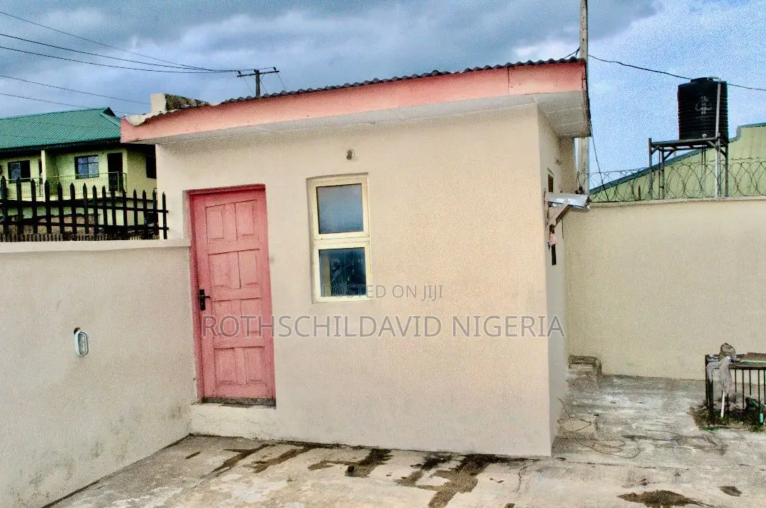 12 Rooms Student Hostel