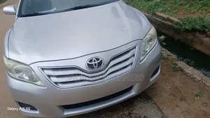 Toyota Camry XLE 4dr Sedan (2.5L 4cyl 6A) 2011 Silver