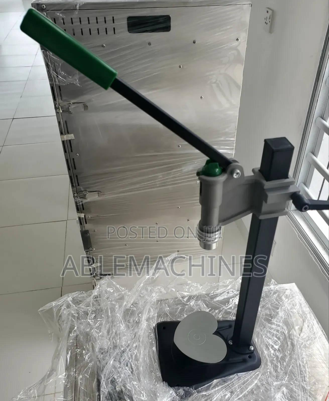 Perfume Capping Machine