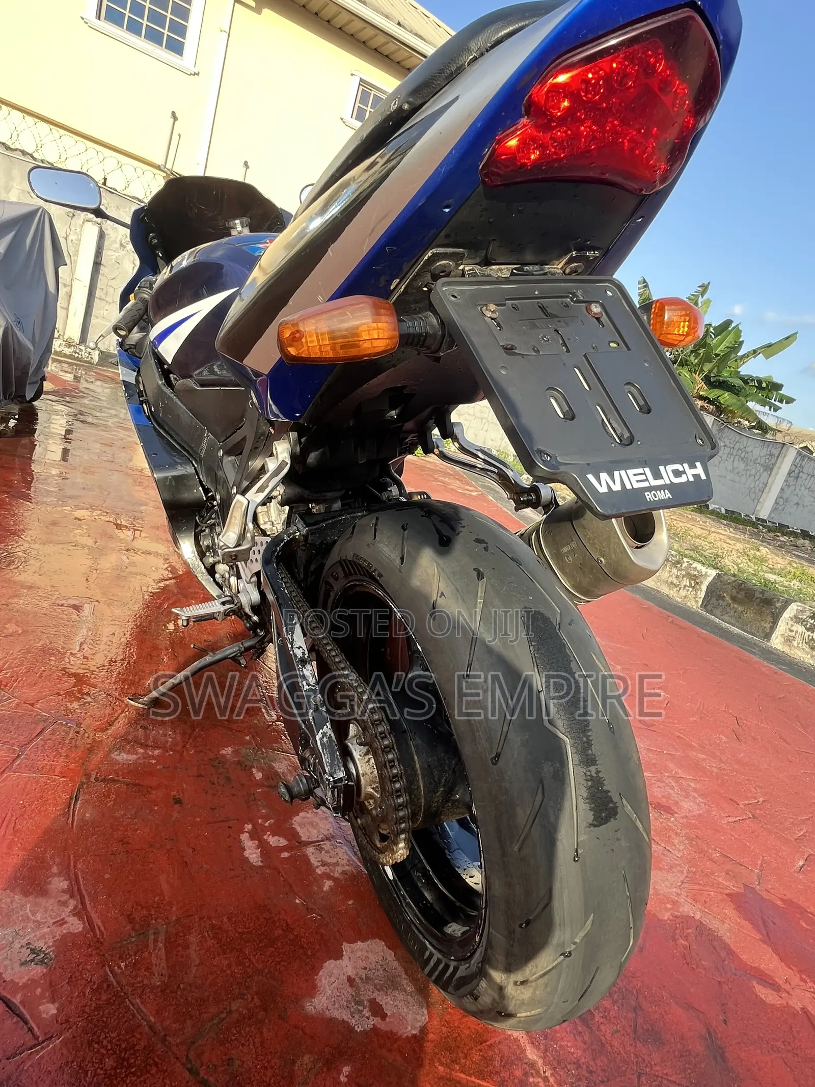 Suzuki GSX-R 2005 Blue