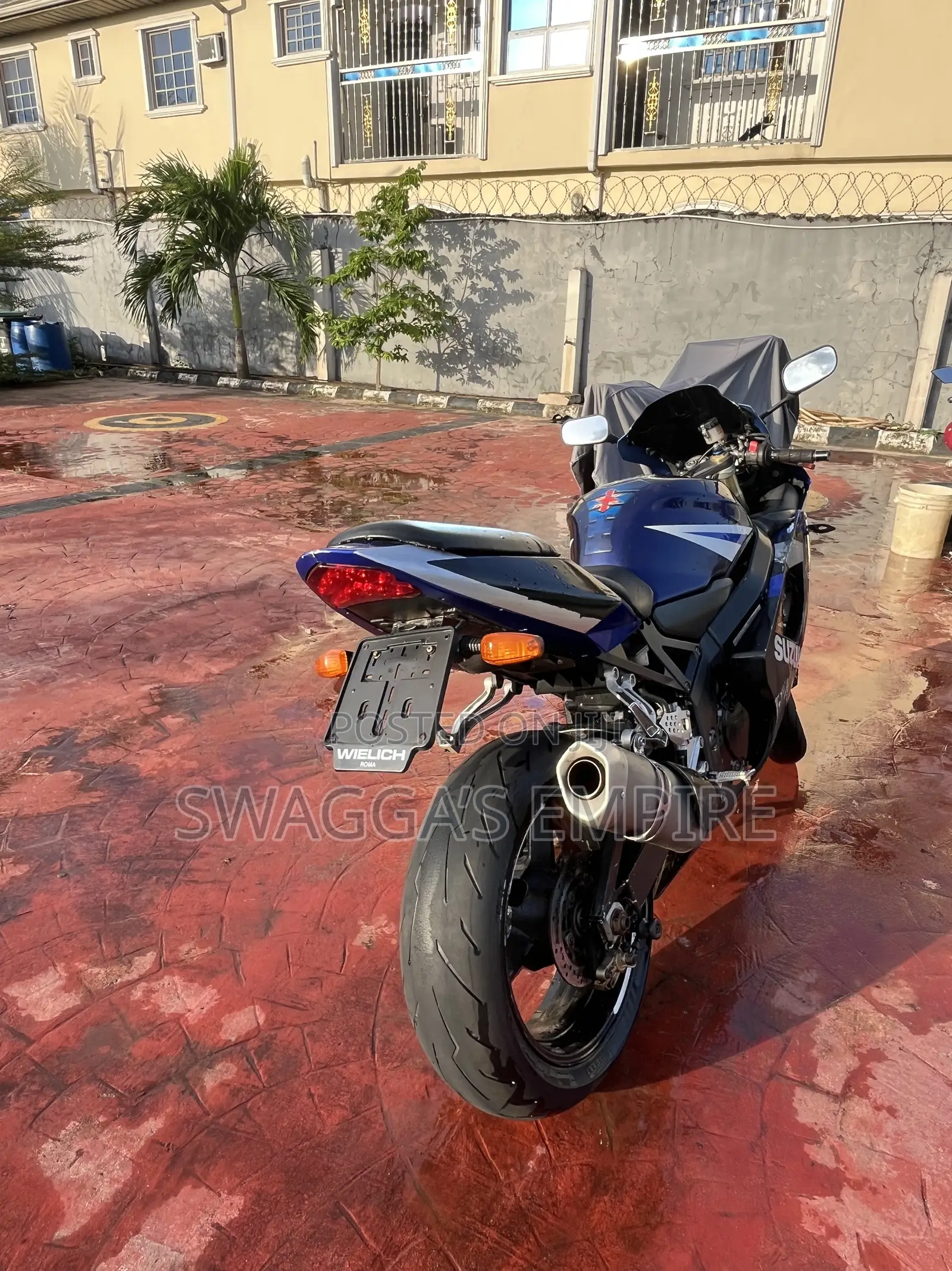 Suzuki GSX-R 2005 Blue