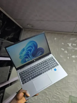 Laptop HP 250 G10 8GB Intel Core i3 SSD 512GB