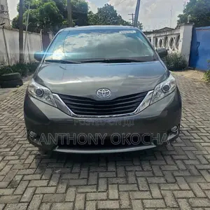 Toyota Sienna 2011 Gray