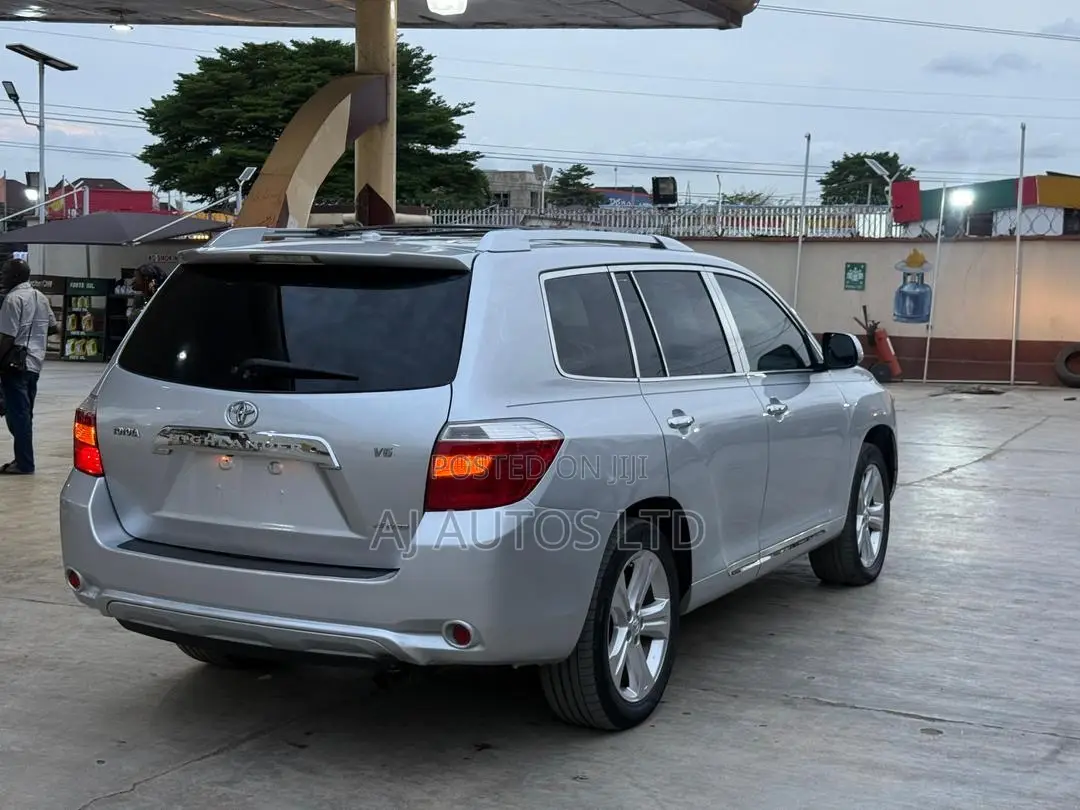 Toyota Highlander 2010 Silver