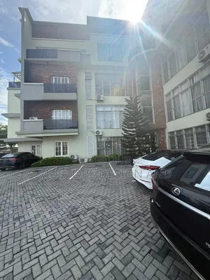 3bdrm Apartment in Lekki Phase 1 for rent