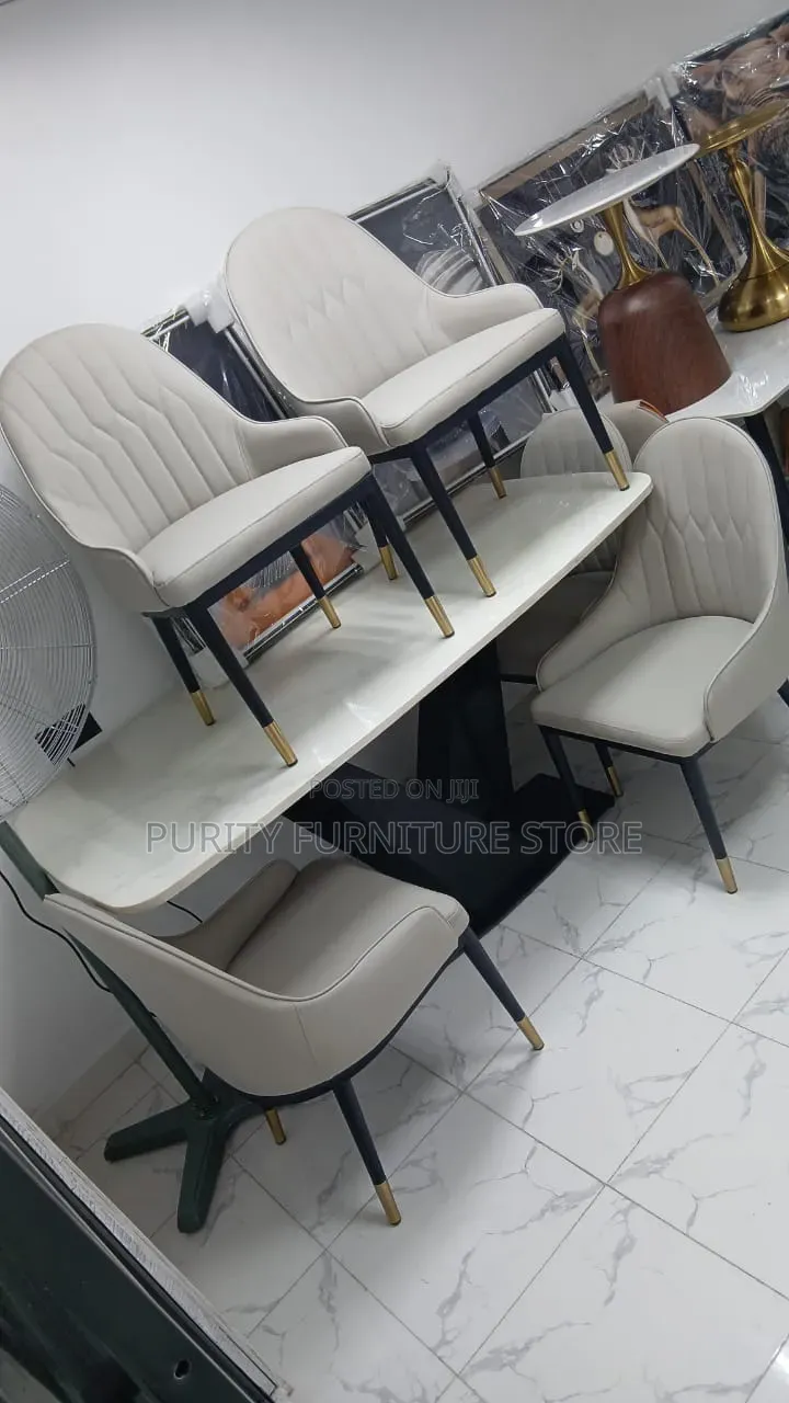 Quality Modern Dinning Set