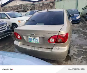 Toyota Corolla LE 2005 Gold