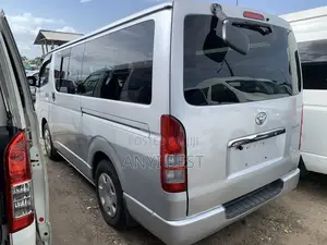 Toyota HiAce 2011 Silver