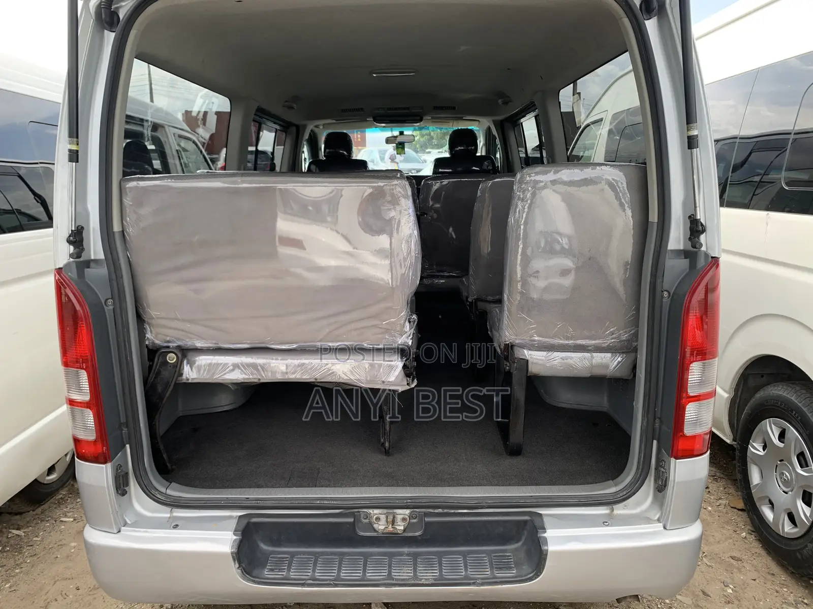 Toyota HiAce 2011 Silver