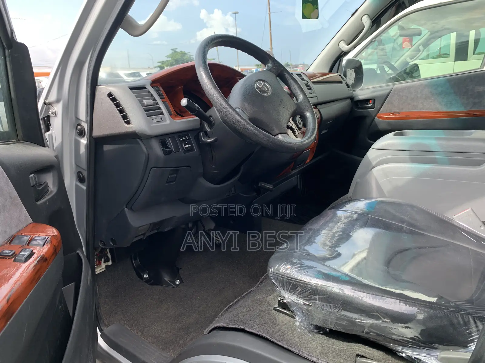 Toyota HiAce 2011 Silver