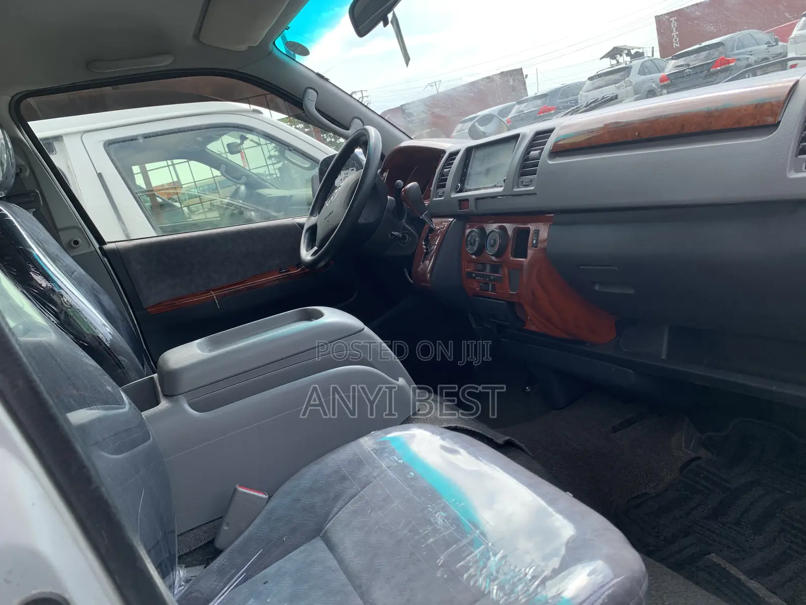Toyota HiAce 2011 Silver