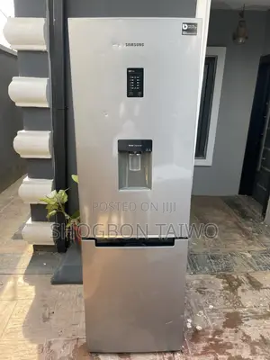 398litres Samsung Digital Inverter Refrigerator With Water Dispenser