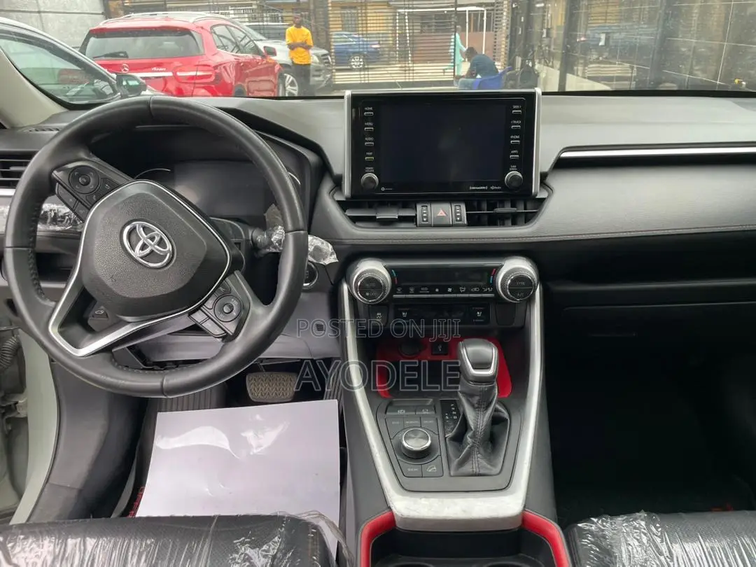 Toyota RAV4 2021 Green