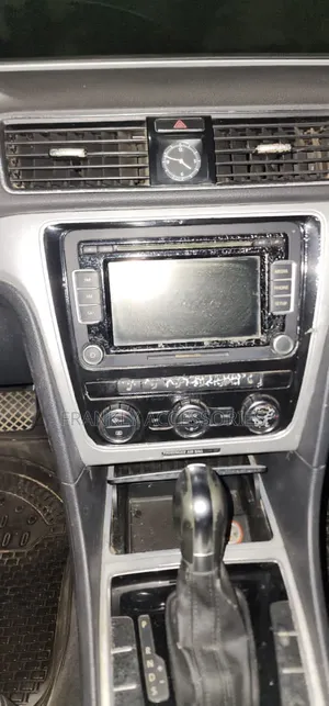 Volkswagen Passat 2012 Navigation Apple Carplay/Android Auto Screen