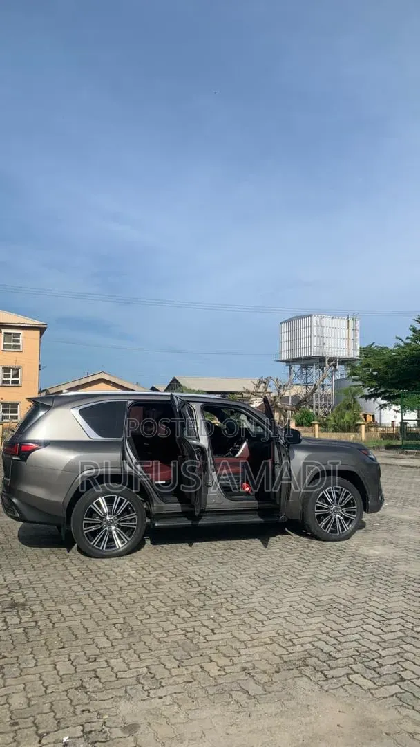 Lexus LX 600 2023 Gray