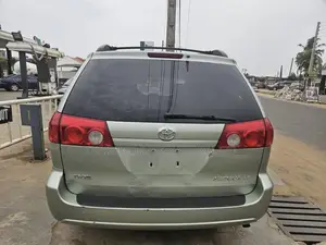 Toyota Sienna 2008 Green