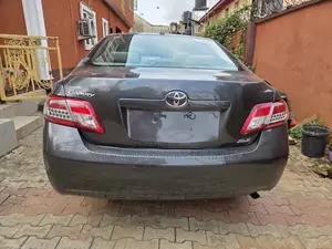 Toyota Camry LE 4dr Sedan (2.5L 4cyl 6AM) 2010 Gray