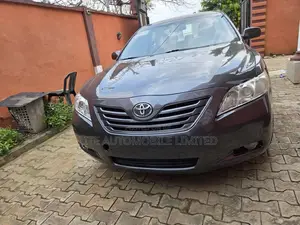 Toyota Camry LE 4dr Sedan (2.5L 4cyl 6AM) 2010 Gray