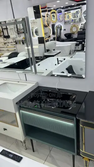 Luxury Bathroomcabinet With Glossy Black Glass Top Sensor Led Lights