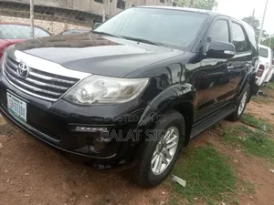 Toyota Fortuner 2.7 AWD 2015 Black