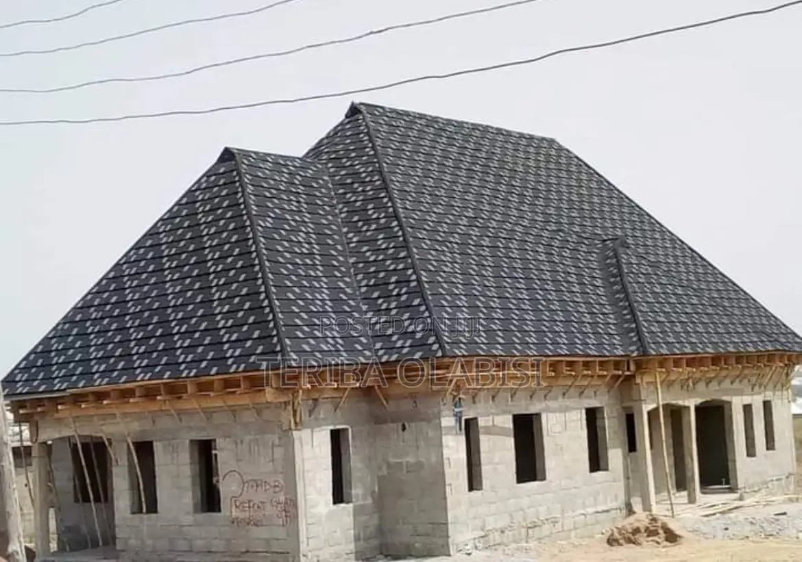 Shingle (Black With White Patches )