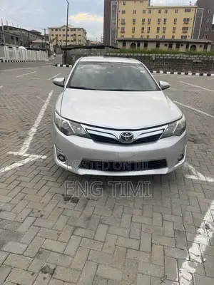 Toyota Camry XLE 4dr Sedan (2.5L 4cyl 6A) 2014 Silver