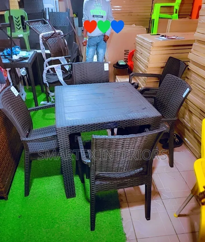 Strong Quality Plastic Table With Chairs